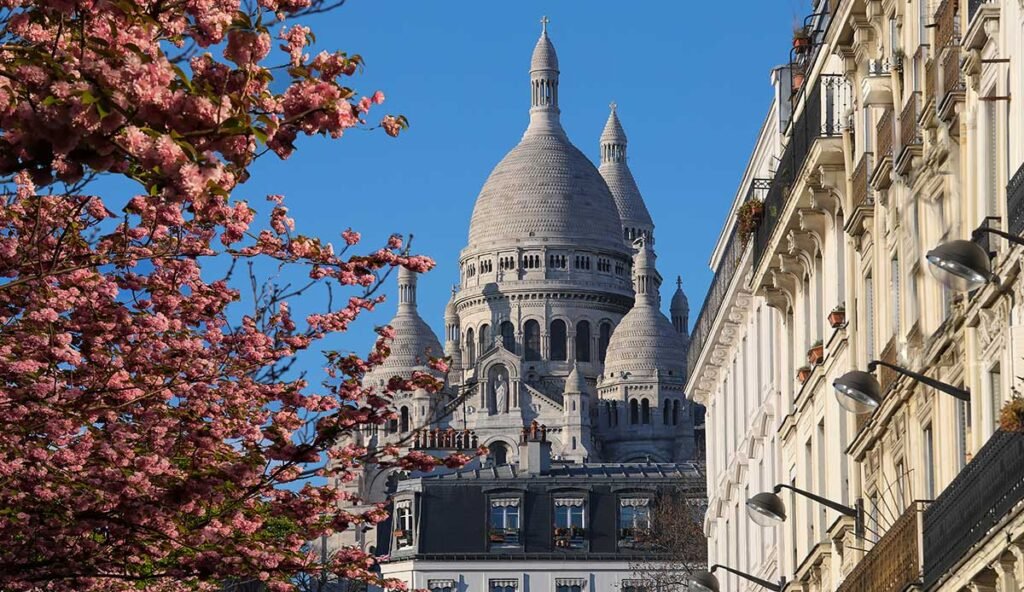 مونمارتر: حيّ الفن والجمال في باريس